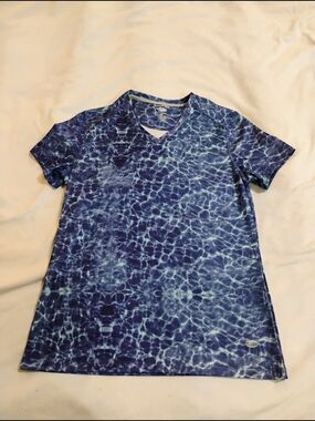 Reel Legends V-Neck Short Sleeve Tee — Navy & Light Blue Water Print